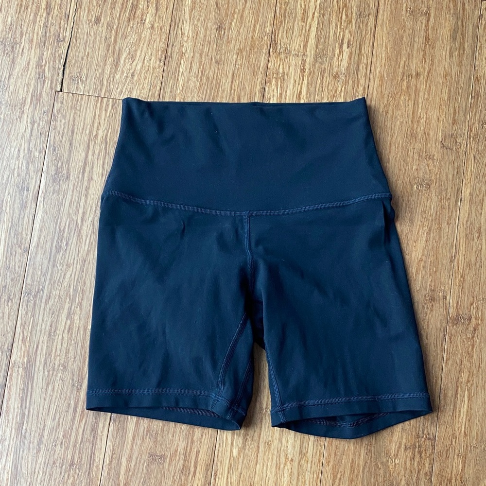 Lululemon women’s align 5 inch shorts